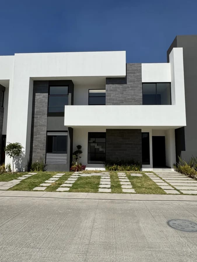 Fachada del modelo Vita en Puerta Metepec, casa terminada de entrega inmediata
