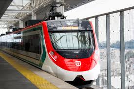 Tren Interurbano México-Toluca detenido en la Estación Metepec